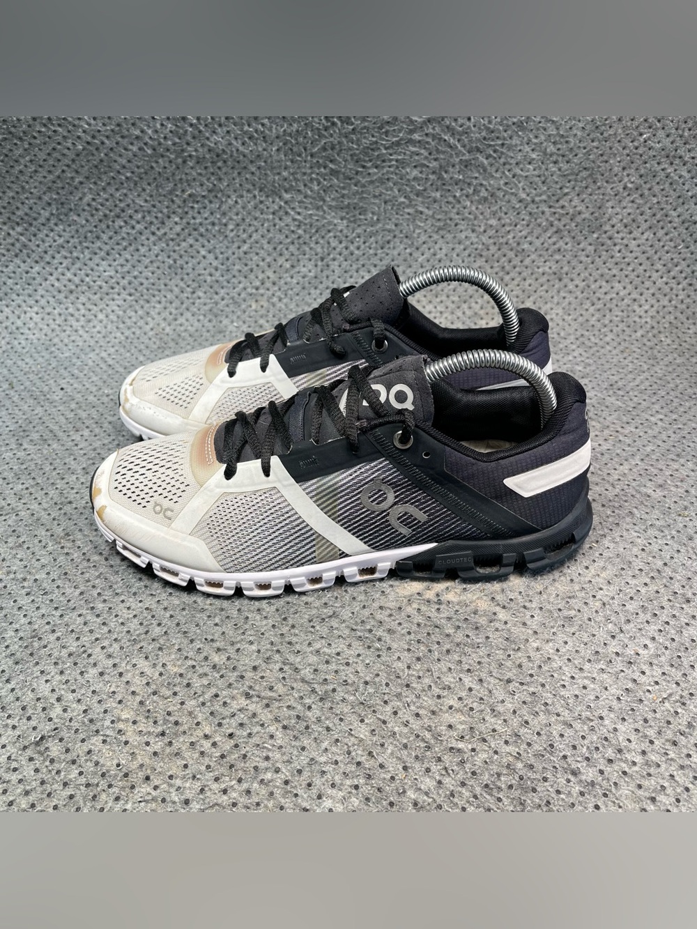 On Cloud Cloudflow Black White Running Shoes Size 9 Women’s 7.5 Men’s